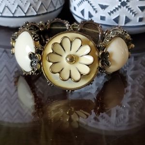 Gold and cream floral elastic bracelet